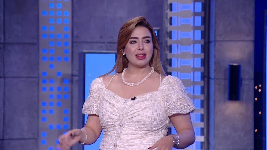 من هي منى العمدة