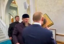 ما سر تصدر الرئيس الروسي فلاديمير بوتين محركات البحث؟ بوتين يقبل القرآن